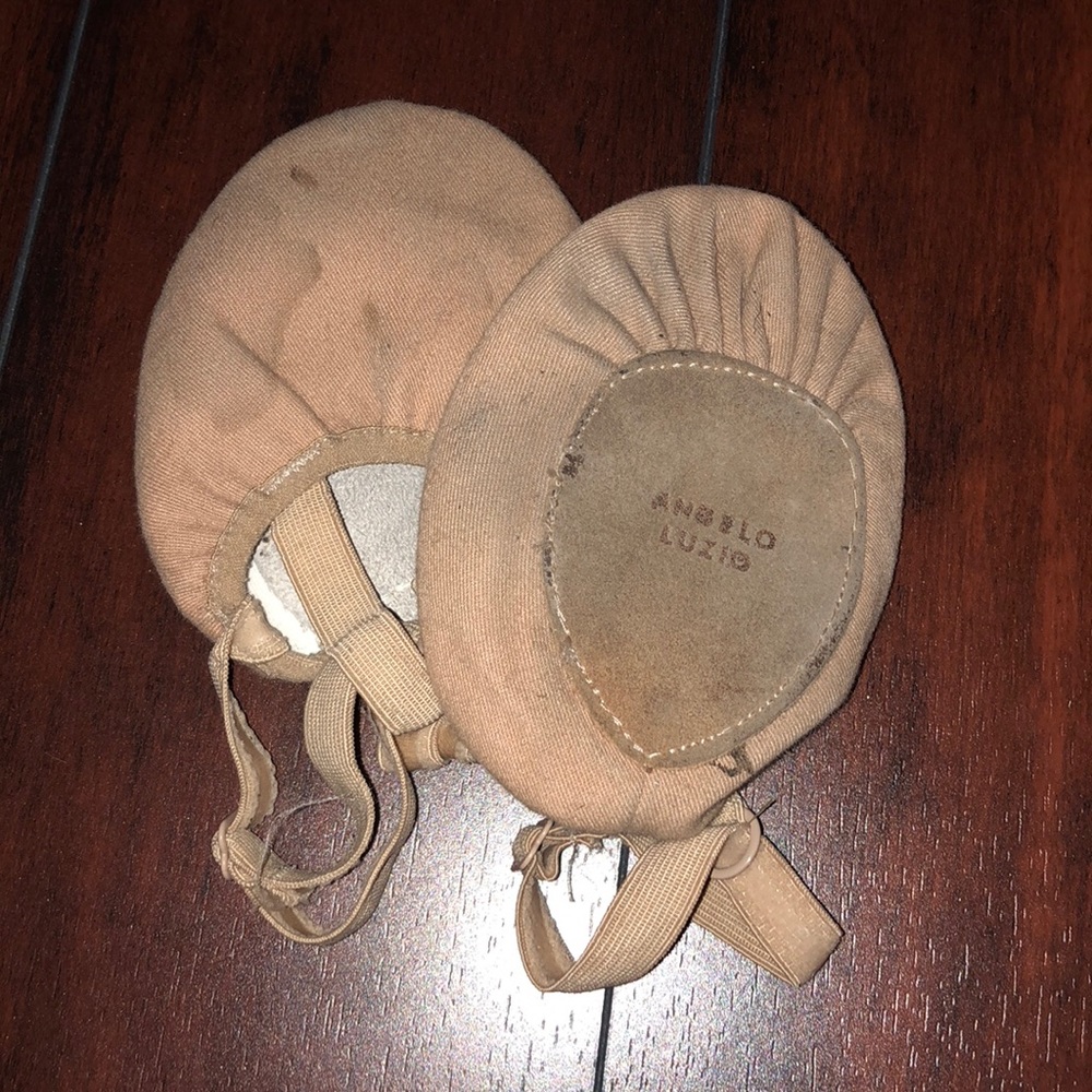 Tan cloth turners for dance